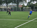 Laatste training S.K.N.W.K. JO10-1 (partijtje tegen de ouders) van woensdag 22 mei 2024 (76/133)